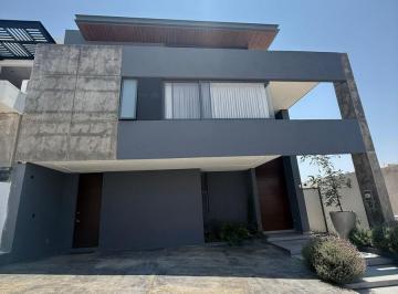 Casa · 400m² · 3 Recámaras · 3 Estacionamientos · Casa en Venta en Lomas Punta del Este