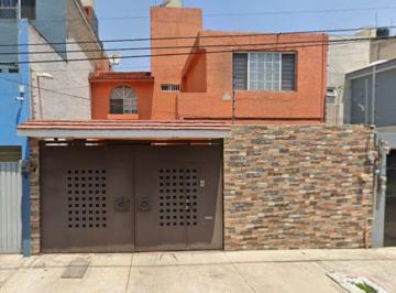 Casa de 3 habitaciones, Gustavo A. Madero · Bonita Casa en Una Exelente Ubicacion Cerca de Escuelas Parques Hospitales y Centros Comerciales