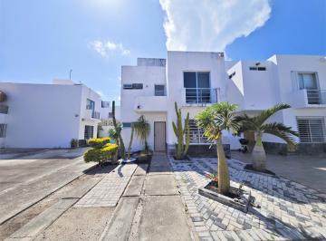 Casa · 120m² · 3 Recámaras · 2 Estacionamientos · Casa en Renta, 3 Recámaras, 2 Niveles, Villas del Arte 2, Polígono Sur, Cancún