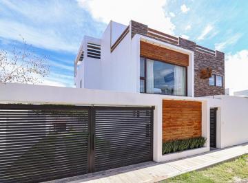 Casa · 116m² · 3 Recámaras · 2 Estacionamientos · Venta de Casa Nueva en Tequesquitengo, Morelos