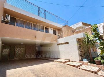 Casa · 443m² · 6 Recámaras · 4 Estacionamientos · Casa en Venta de Tres Pisos en Col. Jardines Alcalde