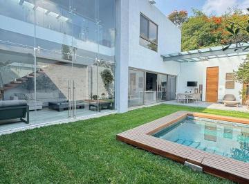 Casa · 350m² · 3 Recámaras · 2 Estacionamientos · Casa en Venta en Zona Dorada de Cuernavaca
