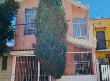 Casa de 6 habitaciones, Aguascalientes · Casa en Venta en Fraccionamiento Muy Bien Ubicado Al Norte de La Ciudad, Cerca del Centro Comercial