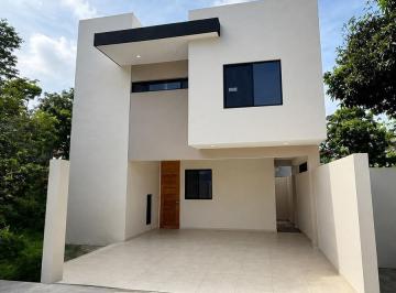 Casa · 105m² · 3 Recámaras · 2 Estacionamientos · Casa en Venta Col. Vicente Guerrero
