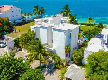 Casa · 371m² · 4 Recámaras · 2 Estacionamientos · Casa en Zona Hotelera de Cancún