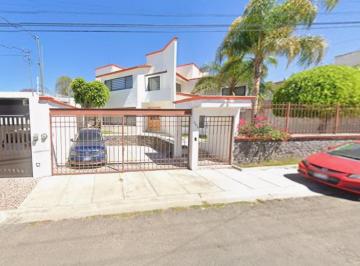 Casa de 5 habitaciones, Querétaro · Casa en Venta en Villas del Meson Juriquilla Queretaro