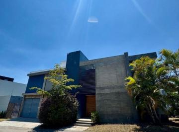 Casa de 3 habitaciones, Zapopan · Casa en Venta en Villa Verona Virreyes Residencial