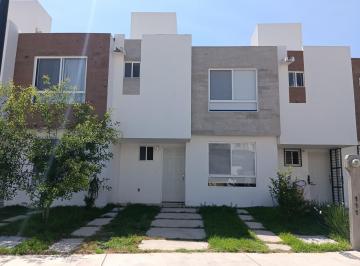 Casa · 102m² · 3 Recámaras · 2 Estacionamientos · Casa en Renta Ciudad Marques