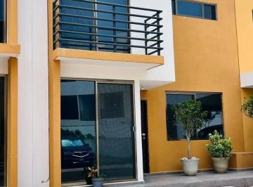 Casa · 159m² · 3 Recámaras · 2 Estacionamientos · Casa en Venta en Cancun de 3 Habitacio9nes con Jacuzzi y Gym