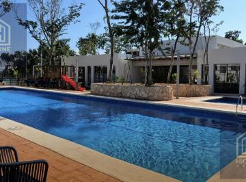 Casa · 132m² · 3 Recámaras · 2 Estacionamientos · Casa en Venta en Playa del Carmen de 3 Recámaras con Seguridad y Casa Club