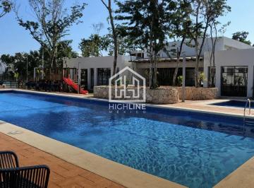 Casa · 132m² · 3 Recámaras · 2 Estacionamientos · Casa en Venta en Playa del Carmen de 3 Recámaras con Seguridad y Casa Club