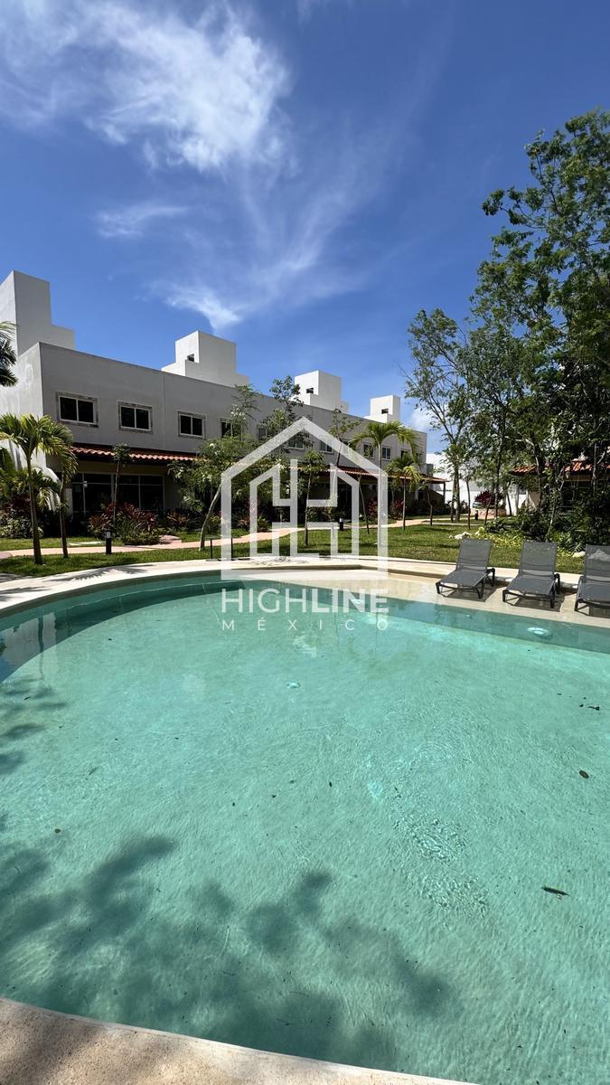 House for Sale with 2 Bedrooms in a Residential Area of Playa del Carmen Featuring a Swimming Pool