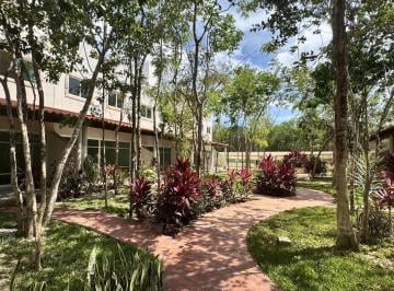 Casa · 76m² · 2 Recámaras · 1 Estacionamiento · Casa en Venta 2 Habitaciones Zona Residencial Playa del Carmen con Piscina