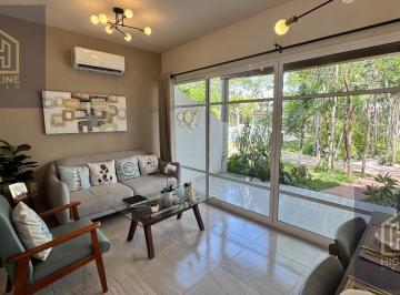 Casa · 91m² · 3 Recámaras · 2 Estacionamientos · Casa en Venta 3 Habitaciones Rooftop Zona Residencial Playa del Carmen con Piscina