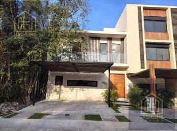 Casa · 281m² · 3 Recámaras · 2 Estacionamientos · Casa en Venta Playa del Carmen | 3 Recámaras con Alberca Privada