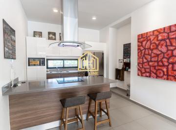 Departamento · 180m² · 2 Recámaras · 1 Estacionamiento · Penthouse 2 Recámaras con Rooftop Privado 3 Min de La Playa
