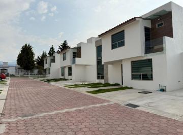 Casa · 230m² · 4 Recámaras · 5 Estacionamientos · Preventa de Casa en Toluca - Cacalomacan, Edo. de México