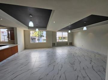 Casa · 330m² · 4 Recámaras · 3 Estacionamientos · Casa Amplia Uso Comercial o Residencial, 4 Rec y Jardin. Cerca La Paloma y Av Camelinas