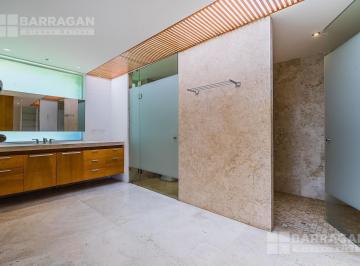 Casa · 600m² · 3 Recámaras · 3 Estacionamientos · Casa en Venta en Conjunto Privado en El Campanario