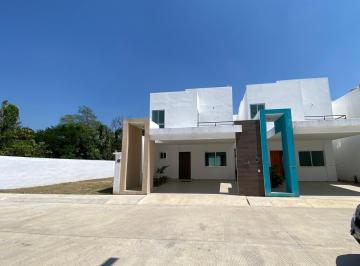 Casa · 105m² · 3 Recámaras · 2 Estacionamientos · Casa - Bosques de Saloya