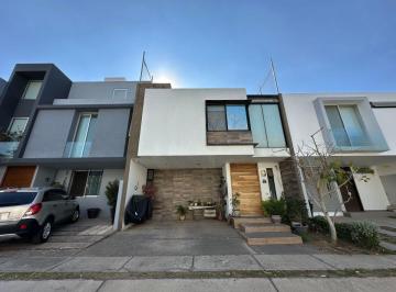 Casa en condominio de 3 habitaciones, Zapopan · Casa en Venta en Santillana 6 Solares