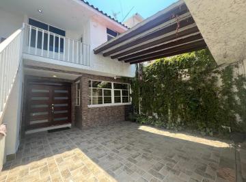 Casa · 223m² · 5 Recámaras · 2 Estacionamientos · Fracc. Real de San José - Propiedad con 2 Departamentos en Venta