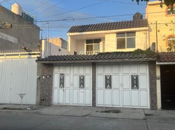 Casa · 223m² · 5 Recámaras · 2 Estacionamientos · Fracc. Real de San José - Propiedad con 2 Departamentos en Venta