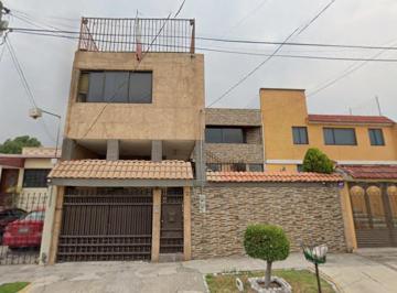 Casa de 4 habitaciones, Naucalpan de Juárez · Casa en Venta en Ciudad Satélite, Naucalpan