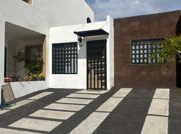 Casa · 200m² · 2 Recámaras · 1 Estacionamiento · Casa en Renta en Coto 16