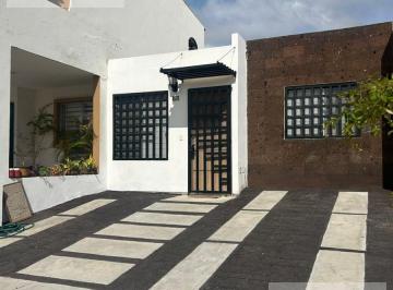 Casa · 200m² · 2 Recámaras · 1 Estacionamiento · Casa en Renta en Coto 16