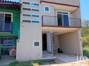 Casa · 180m² · 3 Recámaras · 1 Estacionamiento · Casa en Renta en Huauchinango con Terraza