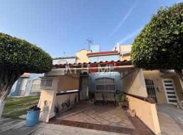 Casa · 174m² · 2 Recámaras · 1 Estacionamiento · Casa en Venta en Fracc. Real de Santa Clara II