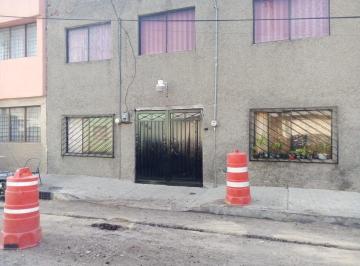 Casa de 4 habitaciones, Venustiano Carranza · Excelente Casa en Venta