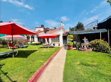 Casa · 295m² · 7 Recámaras · 2 Estacionamientos · Casa con Alberca en Venta en Oaxtepec Morelos