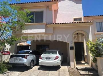Casa en condominio · 201m² · 3 Recámaras · 2 Estacionamientos · Casa en Renta, Col, Villa California, Tlajomulco de Zuñiga, Jal