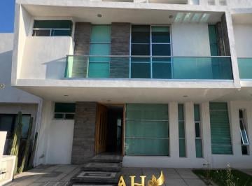 Casa en condominio · 236m² · 3 Recámaras · 2 Estacionamientos · Casa en Condominio - Juriquilla Santa Fe