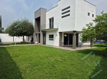 Casa · 382m² · 3 Recámaras · 4 Estacionamientos · Casa en Venta, Zona Sur, Monterrey, N. L