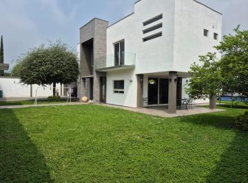 Casa · 382m² · 3 Recámaras · 4 Estacionamientos · Casa en Venta, Zona Sur, Monterrey, N. L