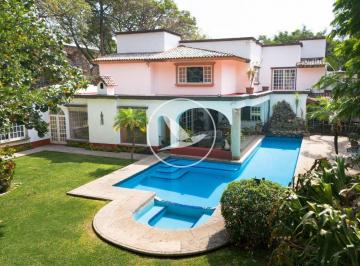 Casa de 6 habitaciones, Cuernavaca · Casa con Jardín Amplio y Entorno Arbolado en Zona Norte de Cuernavaca