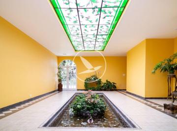 Casa de 6 habitaciones, Cuernavaca · Casa con Gran Terreno de 2,710 m² con 6 Recámaras y Jardín Maduro en Zona Norte