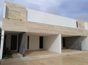 Casa · 120m² · 2 Recámaras · 2 Estacionamientos · Town House Equipado y Amueblado en Venta Entrega Inmediata Temozon Norte