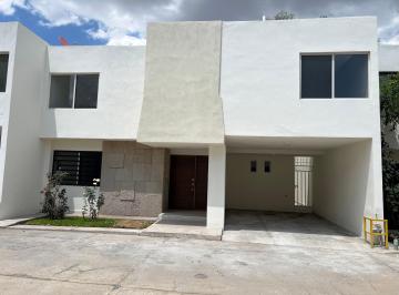 Casa de 3 habitaciones, Saltillo · Casa en Renta en Colonia Privada