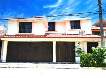 Casa de 4 habitaciones, Centro · Casa en Renta con Alberca Propia Zona Deportiva Villahermosa Tabasco