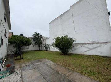 1 · Casa de Renta en Lindavista de Estilo Tradicional con Amplio Patio Jardín