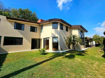 Casa · 670m² · 4 Recámaras · 3 Estacionamientos · Casa en Venta en La Carcaña en Fracc Privado $10,900,000