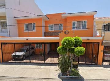 Casa de 4 habitaciones, Guadalajara · Venta de Casa en Isla Sumatra, Bosques de La Victoria, Guadalajara, Jalisco