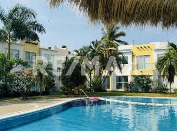 Casa · 124m² · 3 Recámaras · 2 Estacionamientos · Venta de Villa en Acapulco Diamante: Residencial Terrarium con Canchas de Pádel 3 Recámaras E Ideal