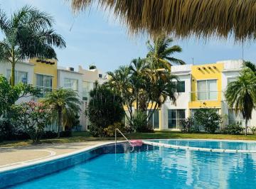 Casa · 124m² · 3 Recámaras · 2 Estacionamientos · Venta de Villa en Acapulco Diamante: Residencial Terrarium con Canchas de Pádel 3 Recámaras E Ideal