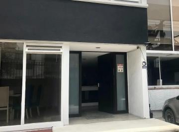Casa · 500m² · 4 Recámaras · 4 Estacionamientos · Casa con Uso de Suelo Para Oficinas en Lomas de Tecamachalco