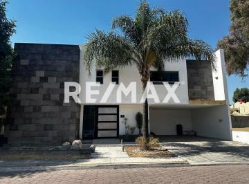 Casa en condominio · 523m² · 3 Recámaras · 4 Estacionamientos · Residencia en Renta en Residencial El Campanario en San Pedro Cholula, Pue. - (4)